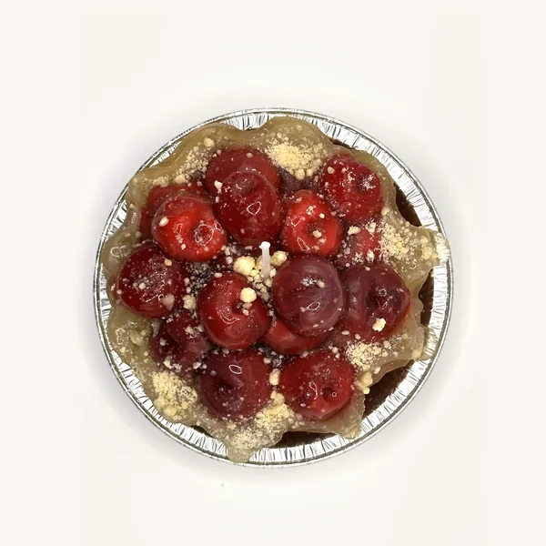 Cherry crumble pie candle from above